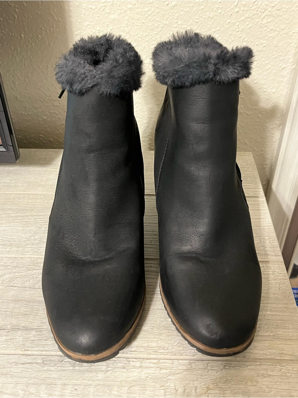 Soul Naturalizer Women's Black Faux Fur Trim Ankle Boots 7